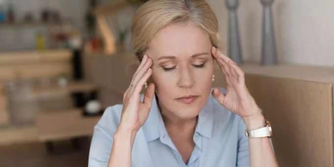 Cortisol ist ein Stresshormon. Cortisol: gestresste Frau.