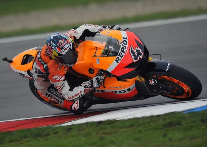 Andrea Dovizioso fuhr schon von 2009 bis 2011 für Repsol-Honda – hier beim Tschechien-GP der MotoGP im Jahr 2010. Andrea Dovizioso Honda MotoGP