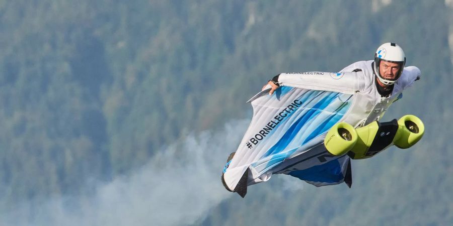 Wingsuit BMW