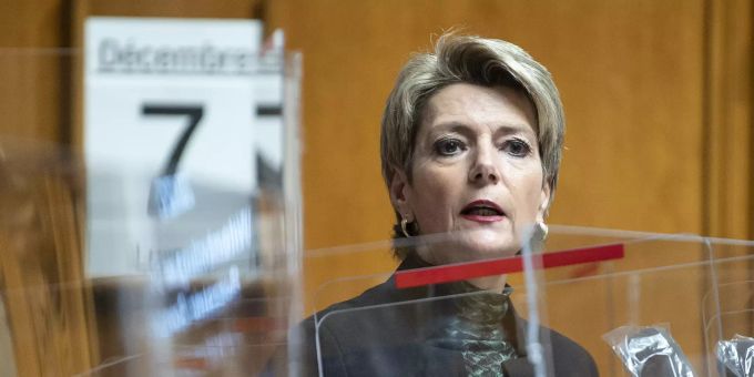 Der Bundesrat um Justizministerin Karin Keller-Sutter entschuldigt sich für die Versäumnisse bei den illegalen Adoptionen von Kindern aus Sri Lanka. Sri Lanka