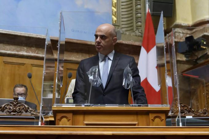 Bundesrat Alain Berset spricht während der Wintersession der Eidgenössischen Räte, am Montag, 14. Dezember 2020 im Nationalrat in Bern. (KEYSTONE/Anthony Anex) Alain Berset Nationalrat Wintersession