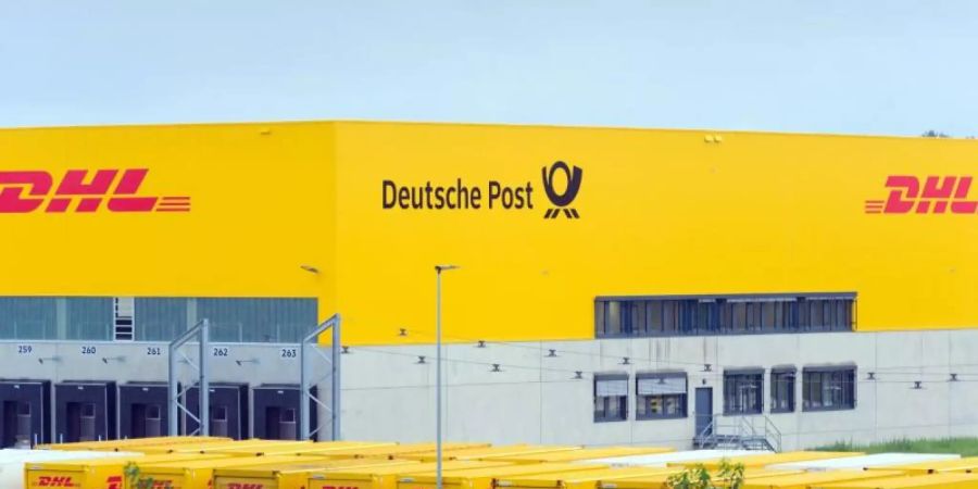 Dank der anhaltend guten Geschäftslage geht die Deutsche Post DHL selbstbewusst in die Folgejahre. Foto: Soeren Stache/dpa-Zentralbild/dpa