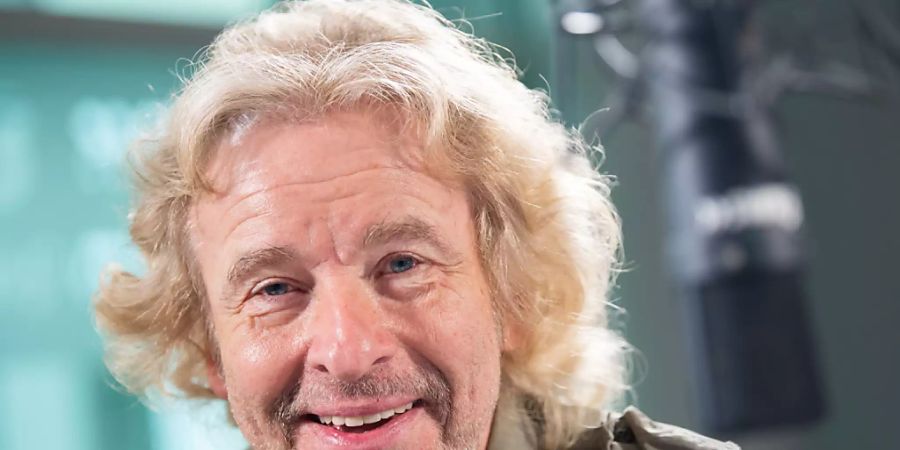 ARCHIV - Thomas Gottschalk im SWR 3 Studio vor Beginn seiner Radioshow «SWR 3 Gottschalk und Zöller». Foto: Tom Weller/dpa