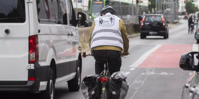 Auch in Deutschland räumen Verkehrsplaner Radfahrern immer mehr Platz ein. deutschland verkehr