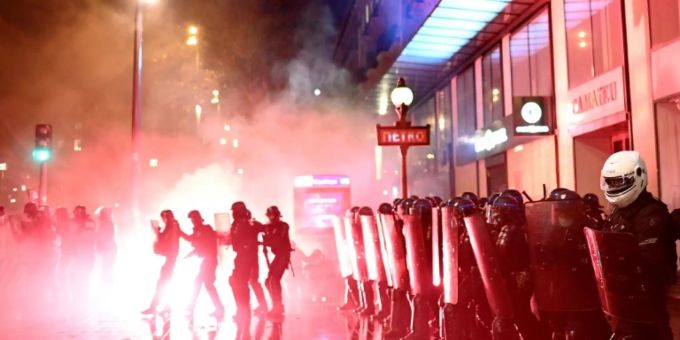 Grosseinsatz der Polizei in Paris am 12. Dezember Grosseinsatz der Polizei in Paris am 12. Dezember
