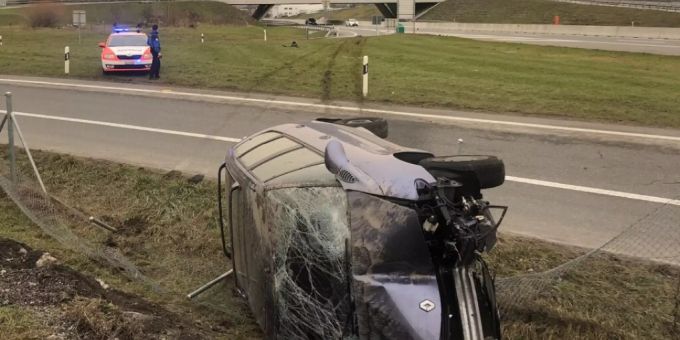 Die Flucht vor der Polizei endete für den Franzosen im Strassengraben. Die Flucht vor der Polizei endete für den Franzosen im Strassengraben.