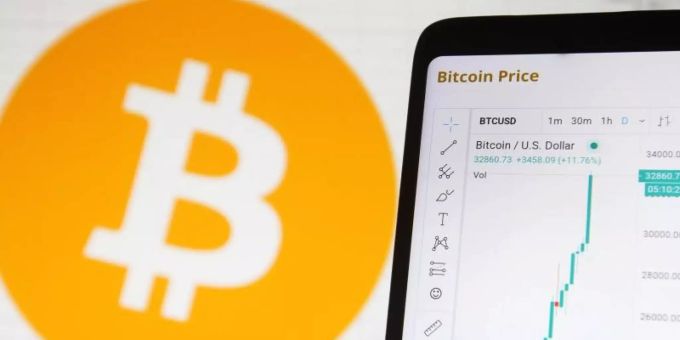 Bitcoin wird von einem dezentralen Netzwerk von Rechnern verwaltet. Bitcoin