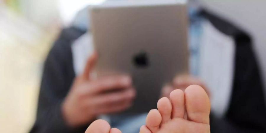 Knapp 46 Prozent der im Rahmen einer bundesweiten Studie befragten 15- bis 30-Jährigen stimmten der Aussage voll beziehungsweise eher zu, Angst vor der Zukunft zu haben. Foto: Tobias Hase/dpa