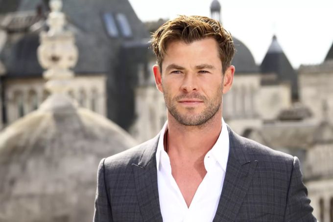 Zum Vergleich: hier Schauspieler Chris Hemsworth, der «Zwillingsbruder» von Tobi. chris hemsworth