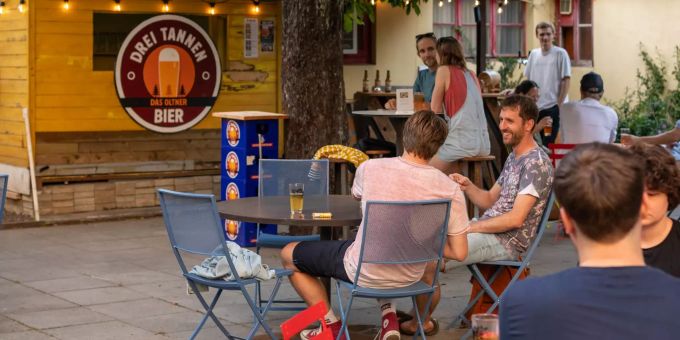 Von der Brauerei im Untergeschoss der Galicia Bar gelangt das Bier nur wenige Meter nebenan in den Zapfhahn im Biergarten.