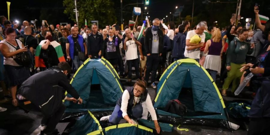 Demonstranten in Sofia beim Zeltaufbau