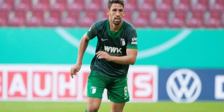 «Ich glaube, wir können ihn im Verbund stoppen», sagt Augsburgs Rani Khedira vor dem Duell mit Erling Haaland und dem BVB. Foto: Tom Weller/dpa