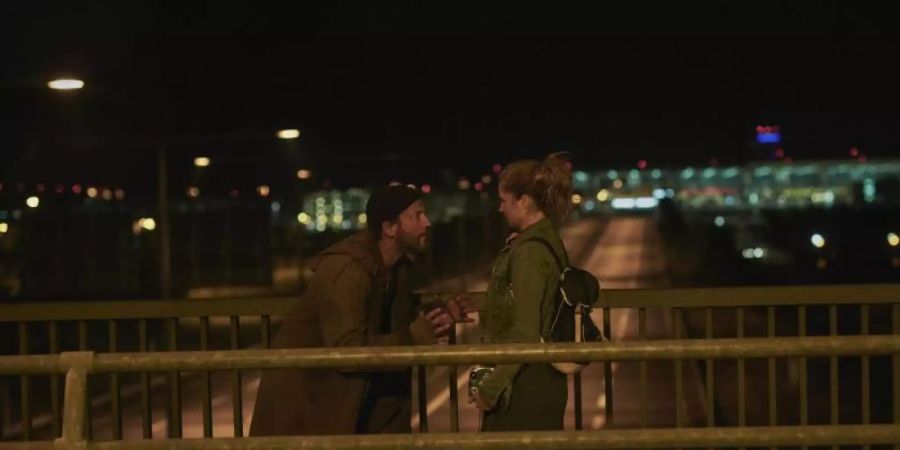 Wendy (Cornelia Gröschel) und Marek (Wotan Wilke Möhring) in einer Szene des deutschen Netflix-Films «Freaks». Foto: David Dollmann/Netflix/dpa