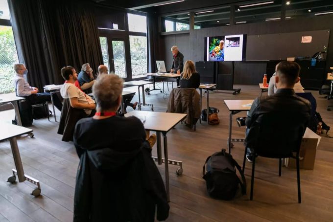 Die Teilnehmer/innen lernten im Stapferhaus Lenzburg viel Spannendes zum Thema Lichtführung. Workshop Fotofestival Lenzburg
