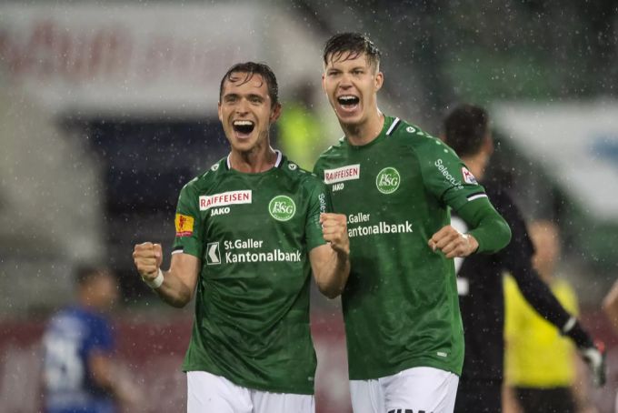 Der formstarke Stürmer spielte von 2018 bis 2020 erfolgreich für die Espen. Cedric Itten