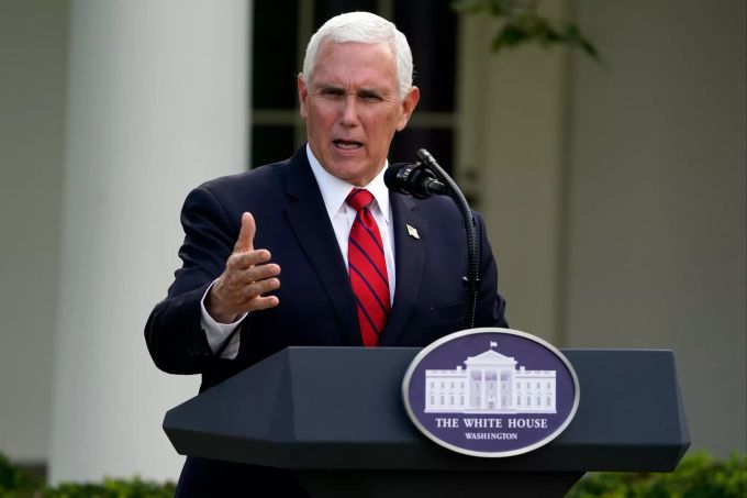 Mike Pence, Vizepräsident der USA, spricht während einer Veranstaltung im Rosengarten des Weissen Hauses zu einem Coronavirus-Schnelltest. Er ist Leiter der Corona-Task-Force des Landes. Coronavirus - USA