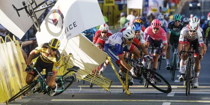 APTOPIX Poland Cycling Crash
