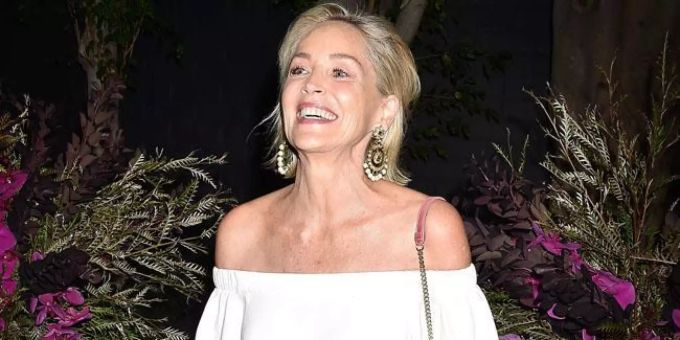 Sharon Stone sprach darüber, dass sich ihre Schwester mit dem Virus ansteckte. Sharon Stones