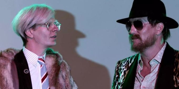 Zwei Ikonen: Andy Warhol (Alexander Scheer) und Rainer Werner Fassbinder (Oliver Masucci). Foto: Weltkino Filmverleih/dpa Zwei Ikonen: Andy Warhol (Alexander Scheer) und Rainer Werner Fassbinder (Oliver Masucci). Foto: Weltkino Filmverleih/dpa