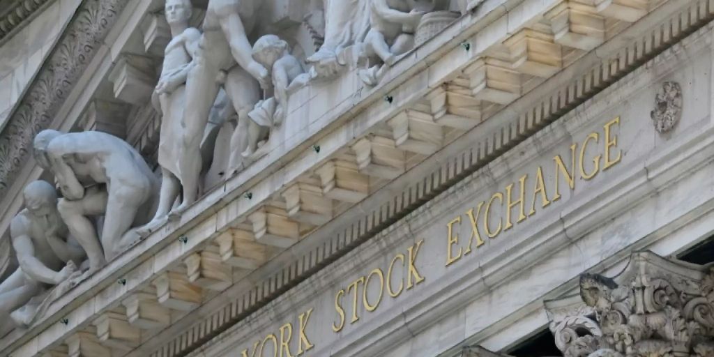 New York stocks weaker ahead of inflation data