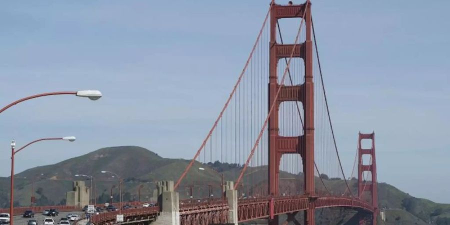 Golden Gate Bridge in San Francisco. Der US-Bundesstaat Kalifornien will ab 2035 keine Autos mit Verbrennungsmotor mehr zulassen. Foto: John G. Mabanglo/EPA/dpa