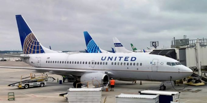 United-Airlines-Maschine am internationalen Flughafen von Houston United-Airlines-Maschine am internationalen Flughafen von Houston