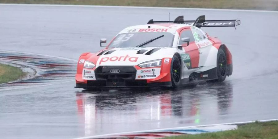 Audi-Pilot René Rast rast über die Strecke.. Foto: Sebastian Kahnert/dpa-Zentralbild/dpa