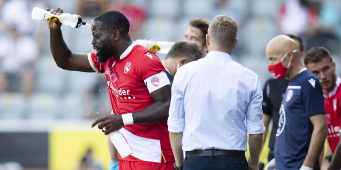 Ridge Munsy, neuer Captain beim FC Thun, in der Trinkpause im Cup-Match gegen den FC Luzern. FC Thun FC Luzern