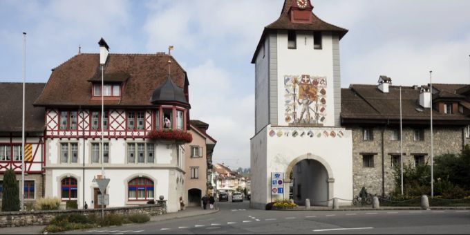 Für Schulkinder und Velofahrer soll die Schulhauskurve beim Luzernertor in Sempach sicherer werden. Luzernertor