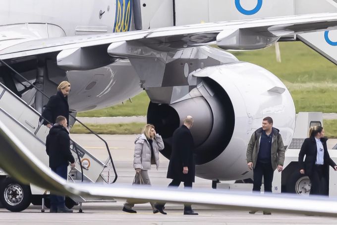 WEF-Gäste, wie etwa die ukrainische Präsidentengattin Olena Selenska reisen natürlich per Flugzeug an. WEF