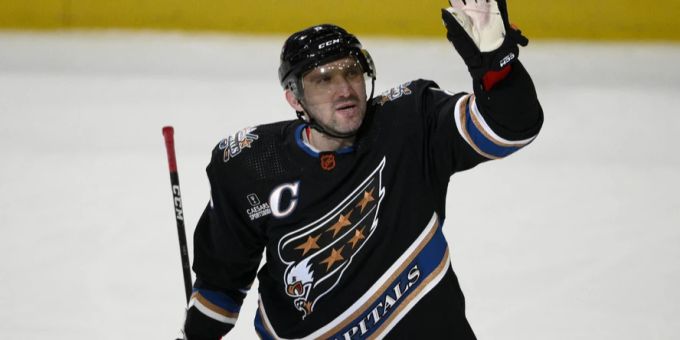 Alexander Owetschkin wird immer wieder die Nähe zu Russlands Präsident Wladimir Putin vorgeworfen. Alexander Owetschkin NHL
