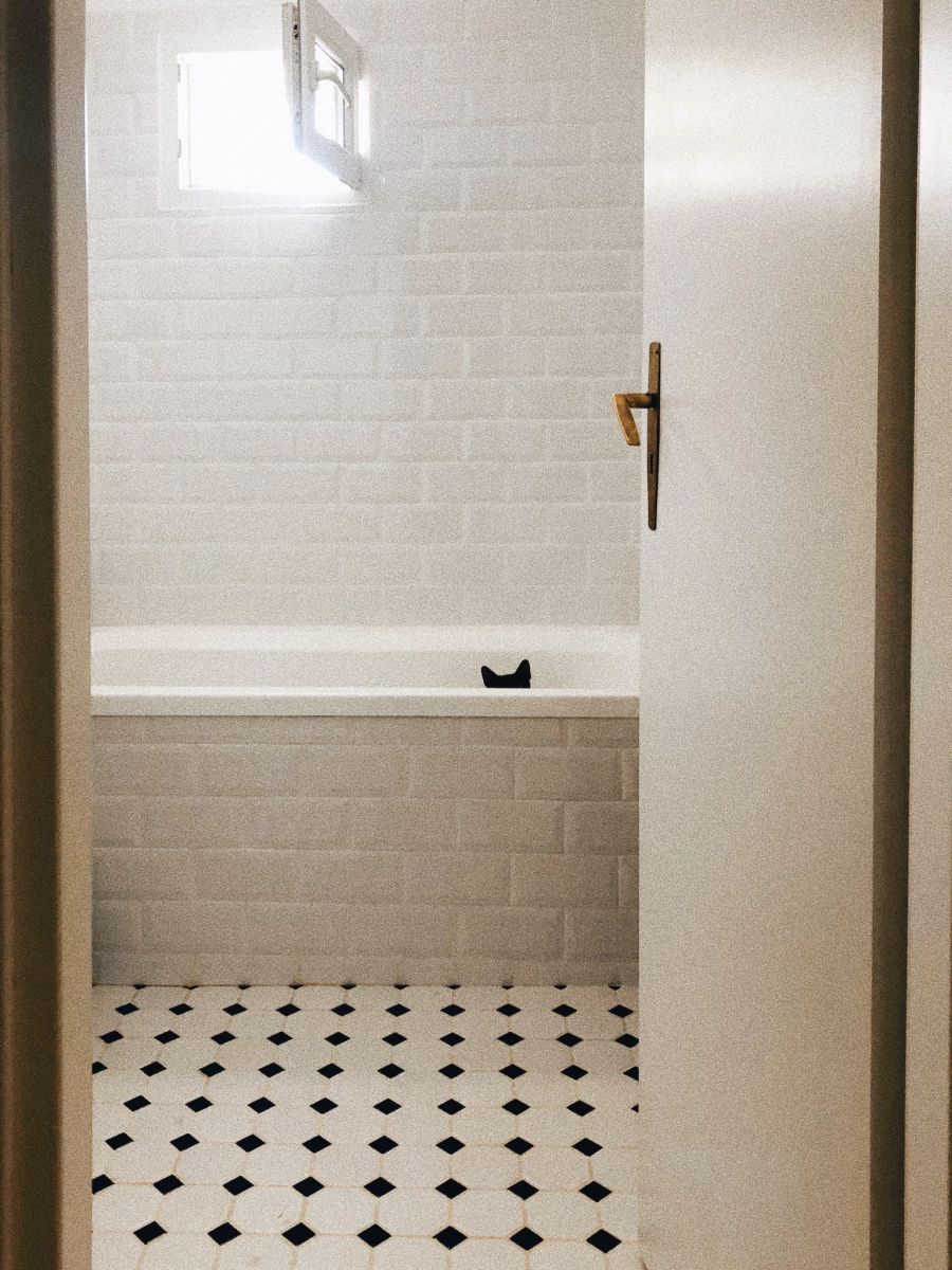 Bad Kacheln Badewanne Katze