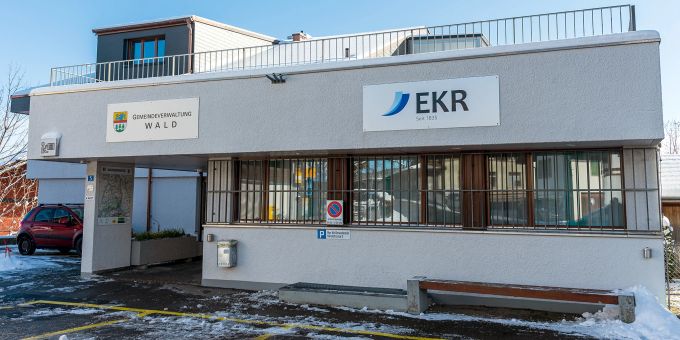 Die Gemeindeverwaltung von Wald und die Genossenschaft Ersparniskasse Rüeggisberg (EKR) an der Kirchstrasse 5 in Zimmerwald. - Zimmerwald Die Gemeindeverwaltung von Wald und die Genossenschaft Ersparniskasse Rüeggisberg (EKR) an der Kirchstrasse 5 in Zimmerwald. - Zimmerwald