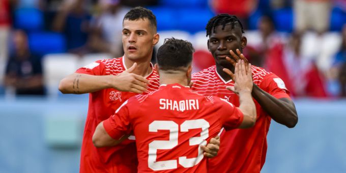 Granit Xhaka und Xherdan Shaqiri werden an der WM 2022 gegen Serbien wieder im Mittelpunkt stehen. WM 2022 Schweiz Serbien