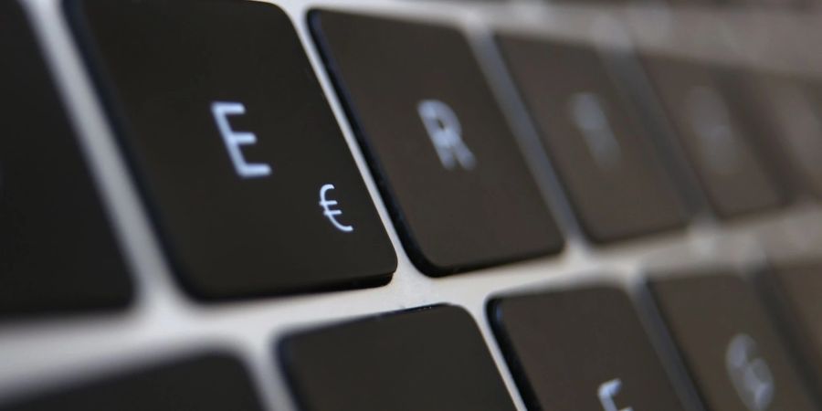 Verbraucherinnen und Verbraucher in der EU sollen künftig bei Online-Krediten besser geschützt werden.