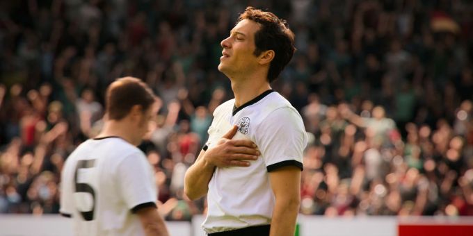 Schauspieler Klaus Steinbacher in seiner Rolle als Franz Beckenbauer in «Der Kaiser». Schauspieler Klaus Steinbacher in seiner Rolle als Franz Beckenbauer in «Der Kaiser».