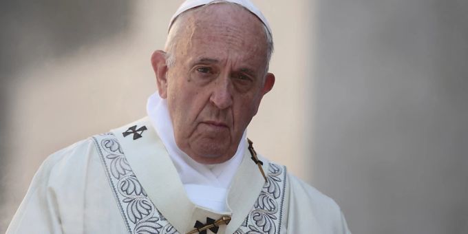 ARCHIV - Papst Franziskus feiert die Messe des Ritus 'Corpus Domini' im Bezirk Casalbertone. Foto: Evandro Inetti/ZUMA Wire/dpa ARCHIV - Papst Franziskus feiert die Messe des Ritus 'Corpus Domini' im Bezirk Casalbertone. Foto: Evandro Inetti/ZUMA Wire/dpa