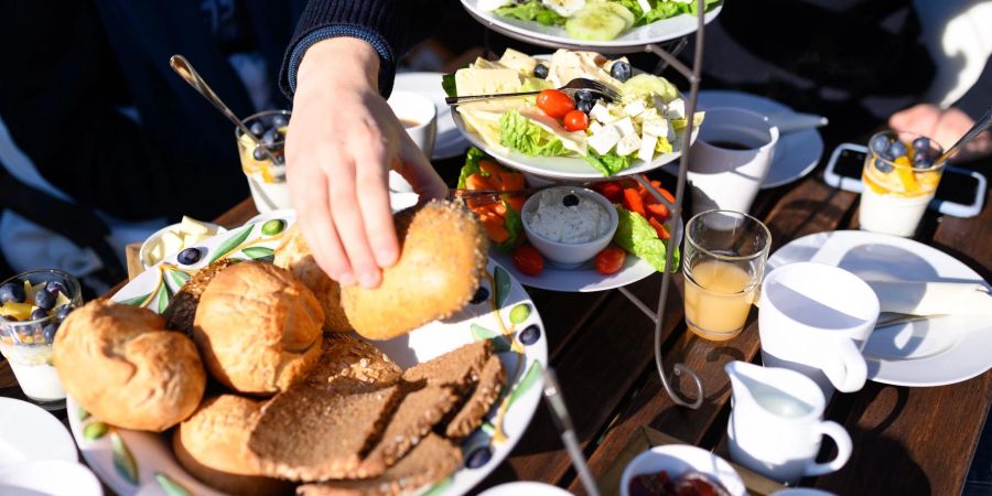Nicht alle Menschen haben morgens Appetit auf ein reichhaltiges Frühstück. Doch einer Untersuchung zufolge kann der Körper Kohlenhydrate morgens besser verstoffwechseln.