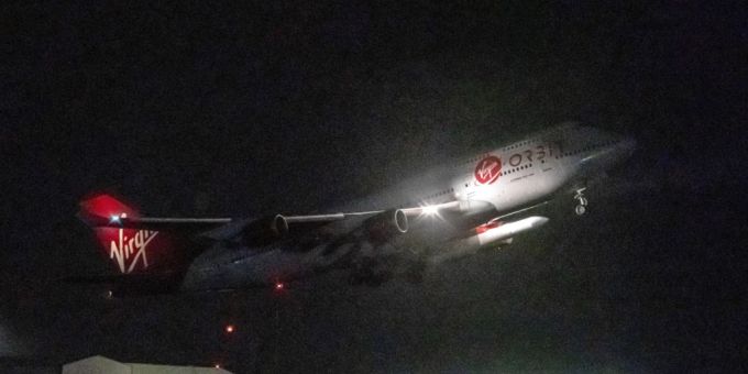 Bei dem geplanten Satellitenstart in Grossbritannien ist es nach Angaben der beteiligten US-Firma Virgin Orbit in der Nacht zum Dienstag unerwartet zu Problemen gekommen. «Es scheint, dass eine Unregelmässigkeit uns daran gehindert hat, die Umlaufbahn zu erreichen.» Satellitenstart