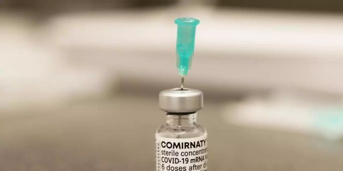 Der Impfstoff von Biontech/Pfizer dürfte eine relativ langanhaltende starke Immunreaktion auslösen. Foto: David Young/dpa Der Impfstoff von Biontech/Pfizer dürfte eine relativ langanhaltende starke Immunreaktion auslösen. Foto: David Young/dpa