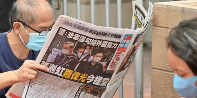 Hongkong - Zeitung «Apple Daily» klagt über Einfrieren seiner Konten
