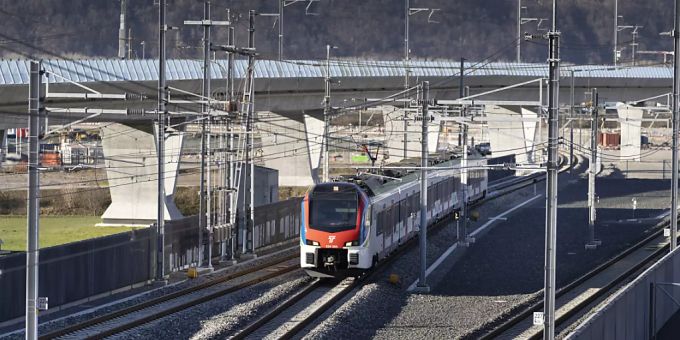 Eine direkte Bahnverbindung zwischen dem Jurabogen und Genf lässt laut SBB bis zu zehn Jahre auf sich warten. (Symbolbild) SBB