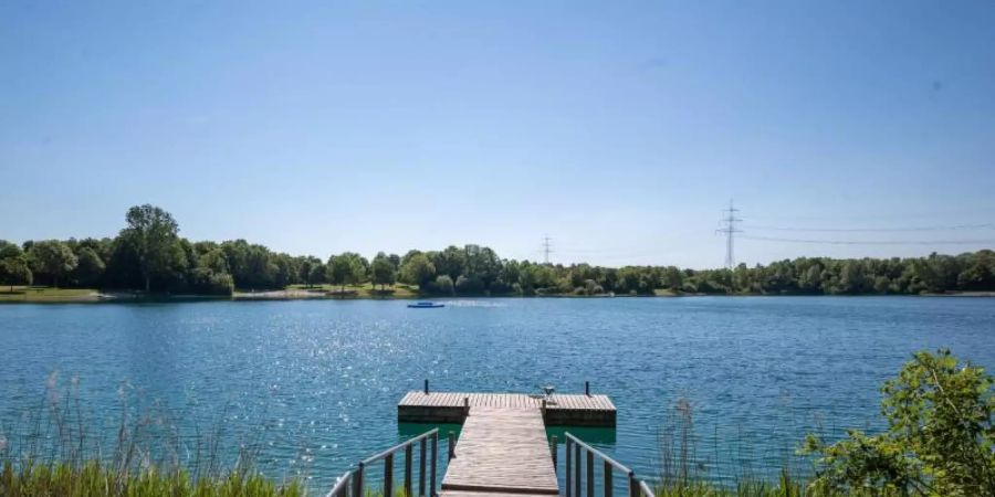 Der Echinger See, der unweit der Autobahn nördlich der bayerischen Hauptstadt liegt. Foto: Peter Kneffel/dpa