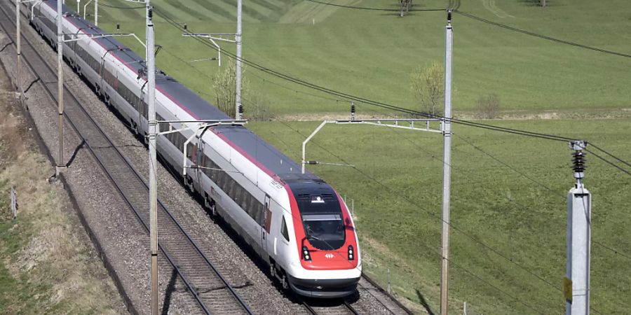 Ab Ende 2020 will die SBB in allen Fernverkehrszügen Gratis-Internet anbieten. (Archivbild)