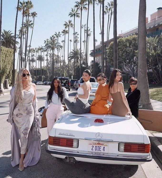 Die Kardashians sind für ihren verschwenderischen Lebensstil berüchtigt. kim kardashian