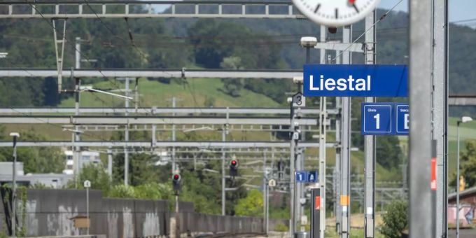 Bereits vorherige Sprayereien am neuen Bahnhof in Liestal wurden anhand der Motive Linksextremen zugeordnet. Liestal sbb