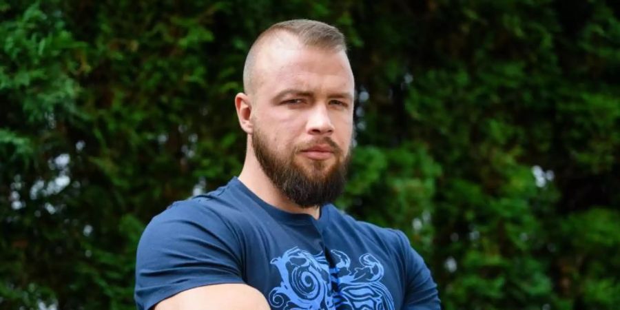 Die Frauenzeitschrift «Emma» hat den umstrittenen Gangster-Rapper Kollegah zum «Sexist Man Alive 2019» ausgerufen. Foto: Matthias Balk/dpa