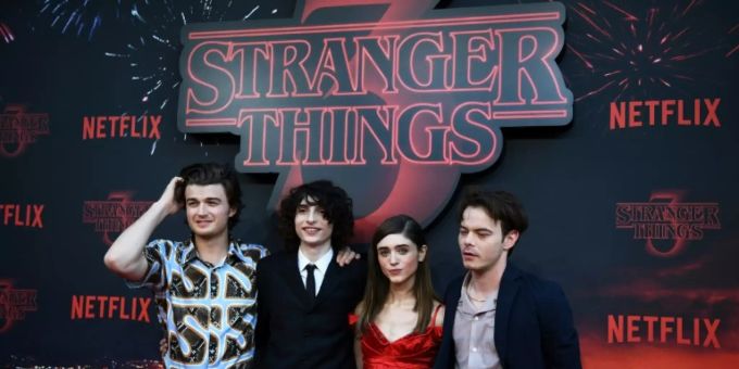 Der Stranger-Things-Cast: Joe Keery (27), Finn Wolfhard (17), Natalia Dyer (25), Charlie Heaton (26). Netflix Stranger Things