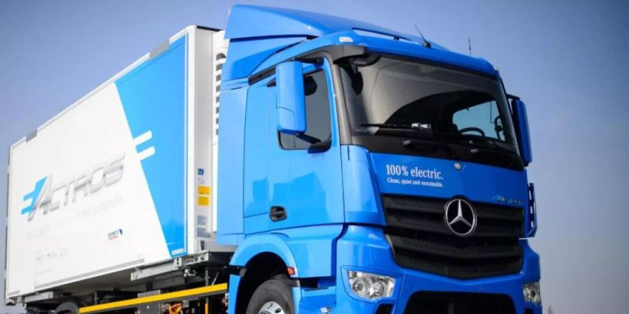 Der Elektro-Lastwagen eActros von Mercedes-Benz. Der Auto- und Lastwagenbauer will seinen ersten Elektro-Lkw ab 2021 in Serie fertigen. Foto: Sina Schuldt/dpa