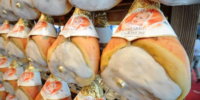 Auch der Parmaschinken gehört zu den geschützten Lebensmittel. parmaschinken